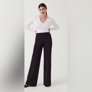 The limited women’s size 12 stretch‎ wide leg black trousers with side zip